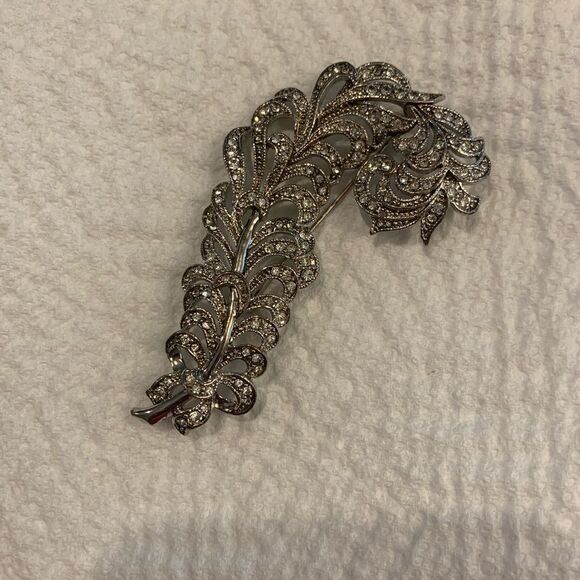 Kenneth Jay Lane Vintage KJL Feather Plume Pave Crystal Pin Stamped - Picture 1 of 5